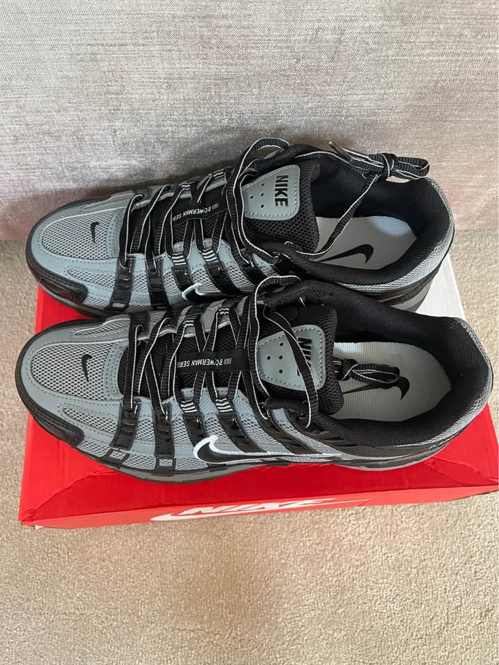 Nike P-6000 “Black/Cool Grey” – Size 9 – Excellent Pre-Loved Condition