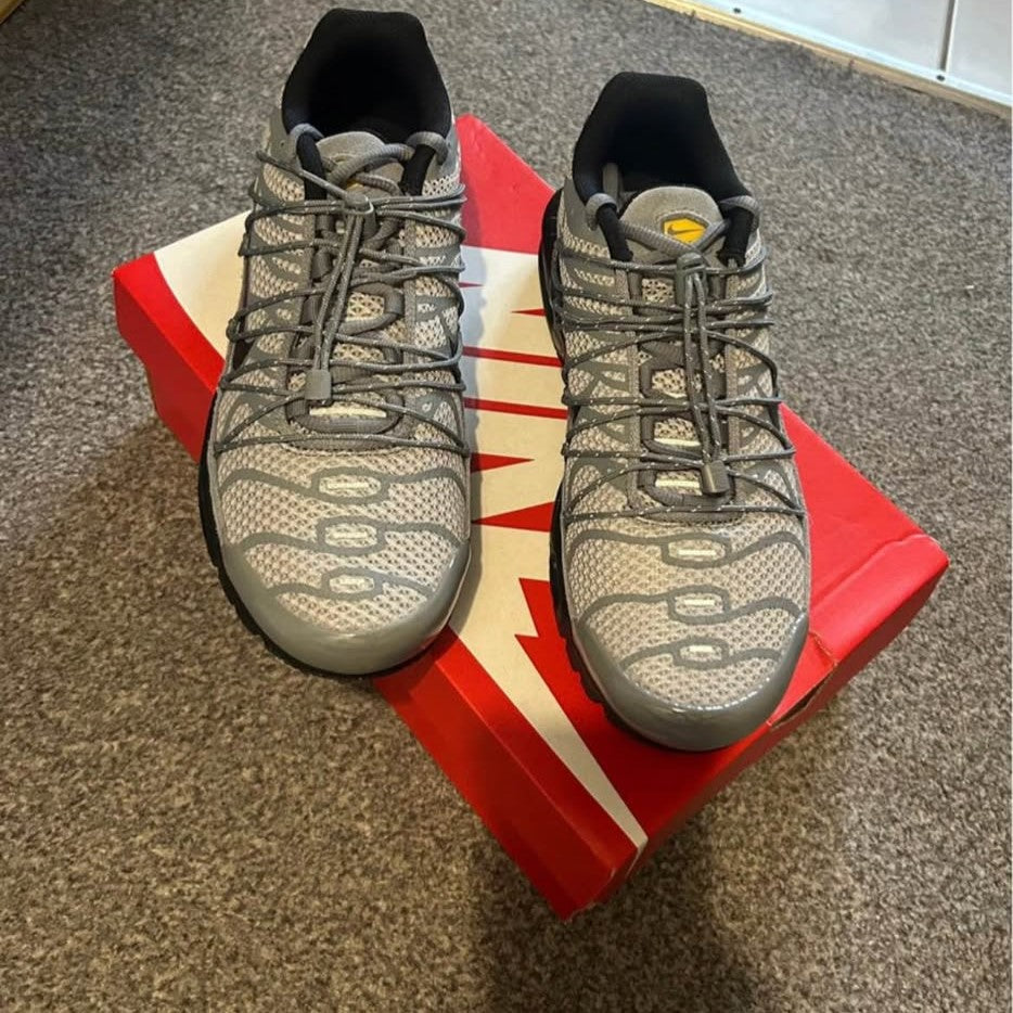 Nike Air Max – Size 8 – Brand New Condition