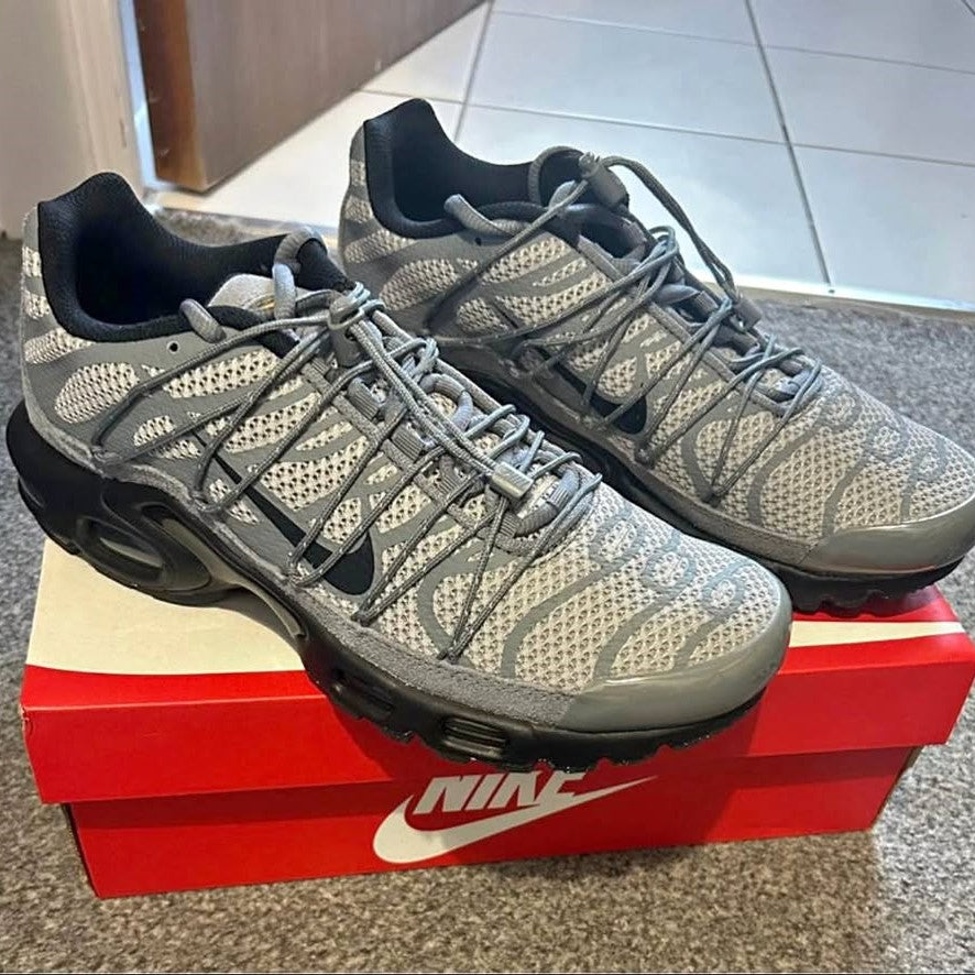 Nike Air Max – Size 8 – Brand New Condition